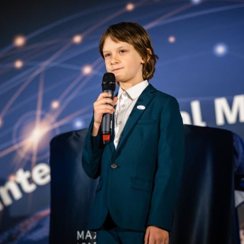 Un băiat român cu IQ de geniu, Robert Zicman, își construiește viitorul în Anglia