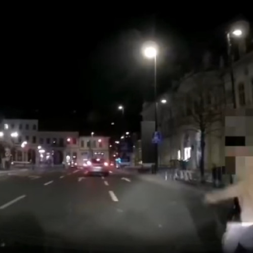 Atenționare în Feleacu: Tinerii se prefac că sar în fața mașinilor