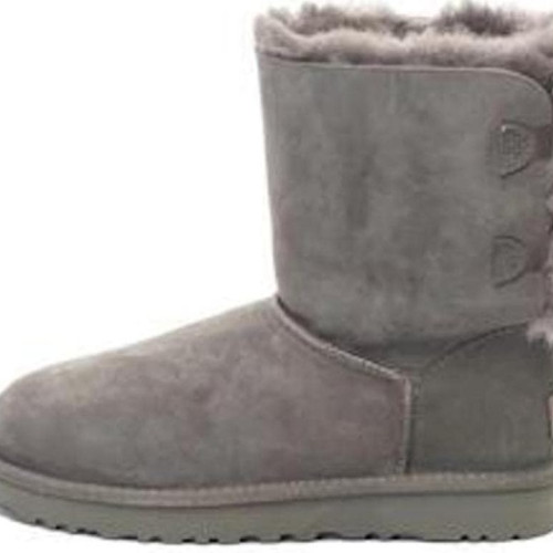 Ghid pentru alegerea ghetelor de damă: piele versus modelele UGG