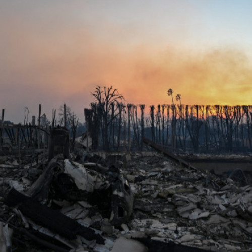 Tragedie în Los Angeles: Cinci morți și zeci de mii de evacuați din cauza incendiilor devastatoare