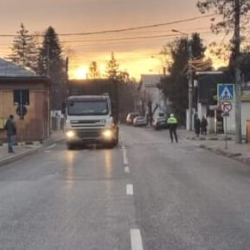 Accident rutier în Botoșani: un camion de gunoi a lovit o femeie pe trecerea de pietoni
