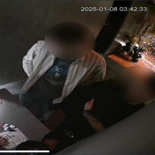 Doi tineri „împrumută” un aparat dintr-un club din Cluj-Napoca