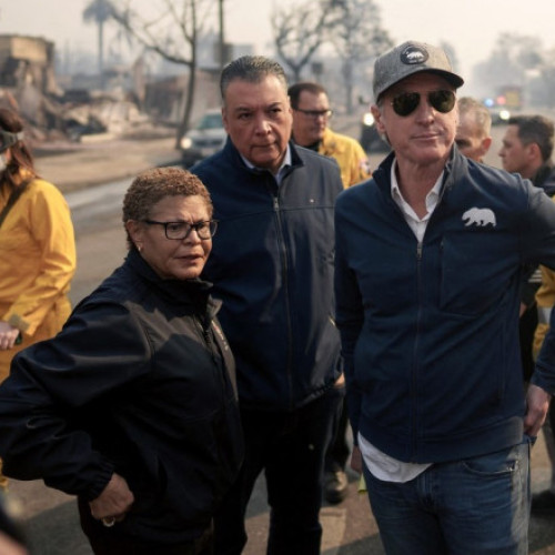 Primarul din Los Angeles, Karen Bass, ignoră întrebările privind incendiile și bugetul pompierilor