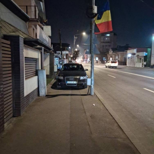 Critici dure adresate autorităților din Gorj pentru parcările pe trotuare