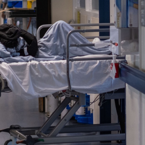 Spitalele britanice se confruntă cu supraaglomerare extremă, pacienții fiind tratați în condiții inacceptabile