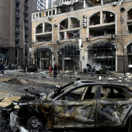 Mașinile avariate de atacurile rusești vor fi îndepărtate din Kiev începând cu 16 ianuarie