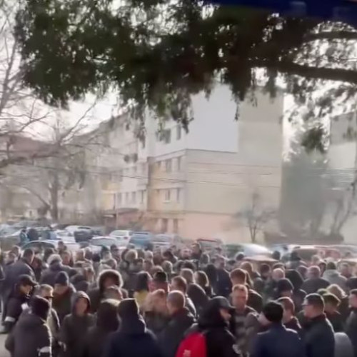 Polițiștii din Bacău protestează împotriva reducerilor salariale