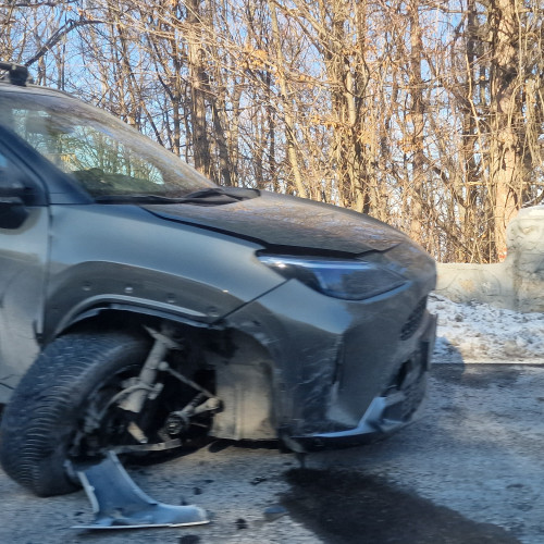 Accident pe drumul Poienii: două autoturisme implicate