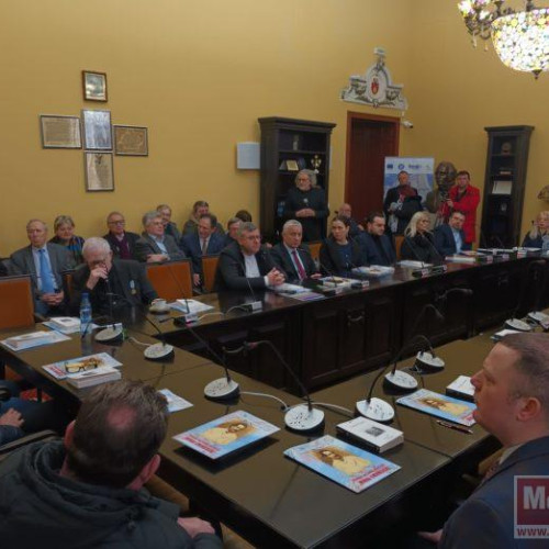 Poetul laureat al Premiului Național de Poezie "Mihai Eminescu" devine Cetățean de Onoare