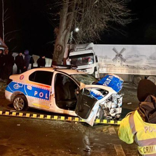 Accident grav în Vorona Mare: doi polițiști și un șofer de TIR, răniți