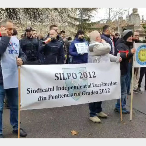 Protest al polițiștilor la Prefectura Bihor