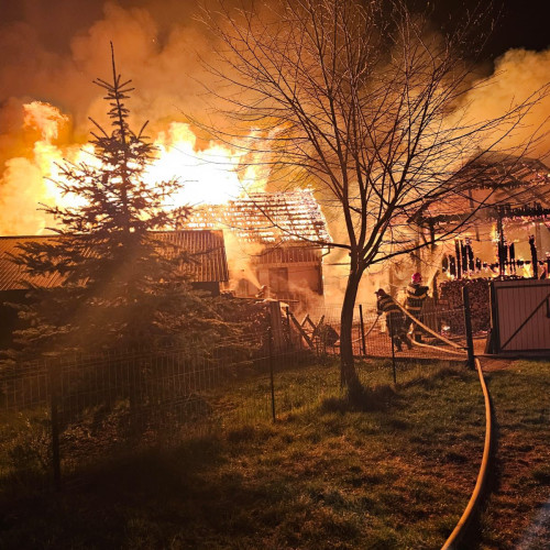 Incendiu devastator în comuna Gorbanesti: un bătrân a rămas fără casă