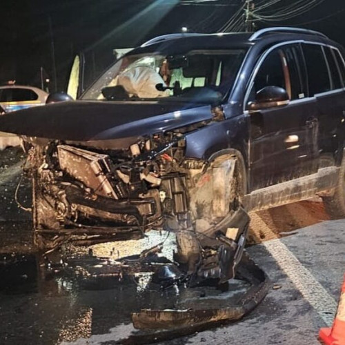 Accident cu trei maşini pe drumul Botoşani-Suceava, două persoane rănite