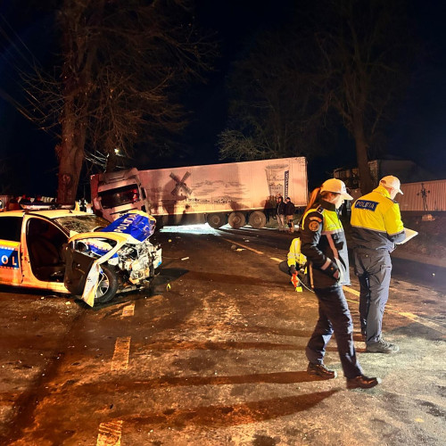 Accident grav la Vorona Mare: Doi polițiști răniți