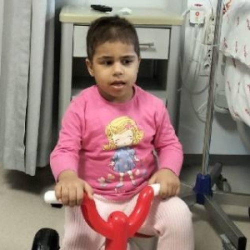 Apel emoționant pentru salvarea unei fetițe de 3 ani bolnave de cancer