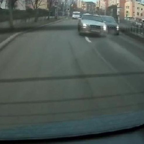 O neatenție în trafic a provocat un accident ușor în Cluj