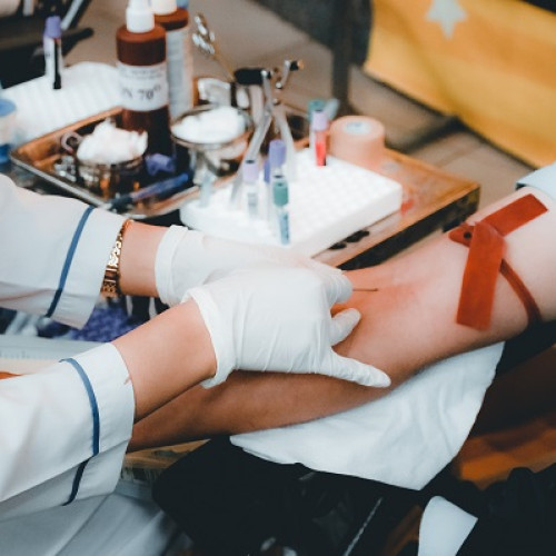 Un nou test de sânge promite detectarea timpurie a cancerului