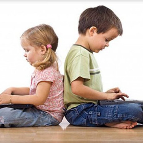 Recomandări pentru protejarea copiilor pe internet