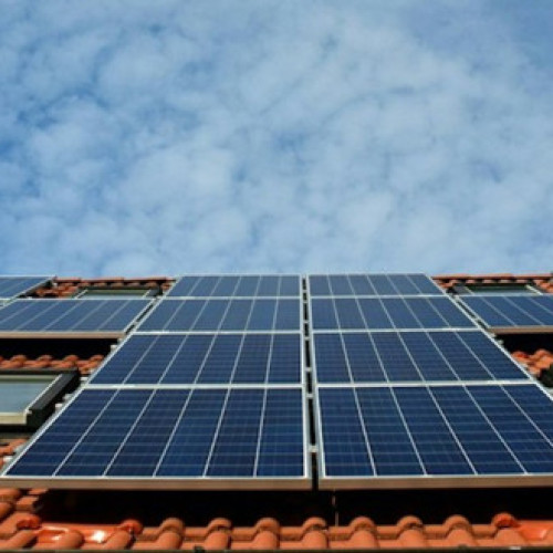 Peste 700 de persoane vulnerabile din Miercurea-Ciuc vor beneficia de sisteme fotovoltaice