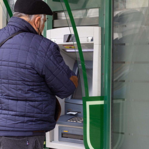 Diferențe semnificative în numărul bancomatelor între mediul urban și rural