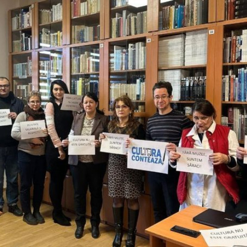 Angajații Muzeului Vrancei protestează de Ziua Culturii Naționale