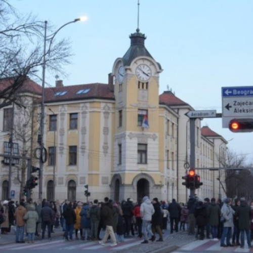 O studentă a fost lovită de o mașină în timpul unei manifestații la Belgrad
