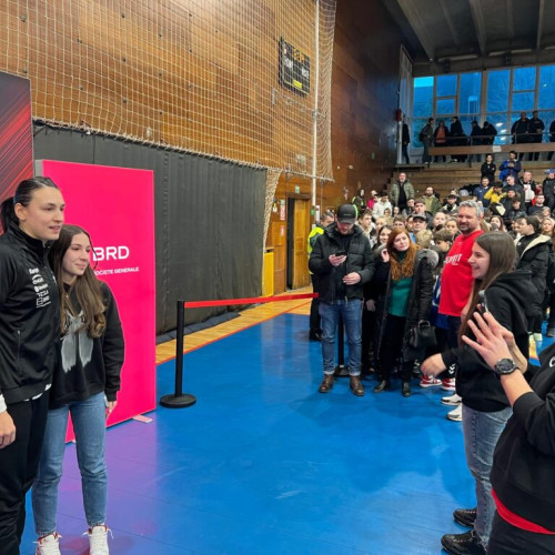 Cristina Neagu, absentă de pe teren, dar apreciată de fani la Iasi