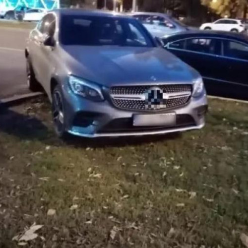 Clujeanul semnalează problemele de parcarea pe spațiile verzi din Mănăştur