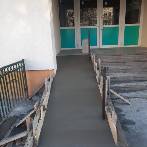 Rampă de acces pentru persoane cu dizabilități pe Calea Rahovei