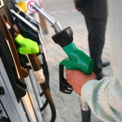 Prețurile combustibililor cresc din nou înainte de weekend