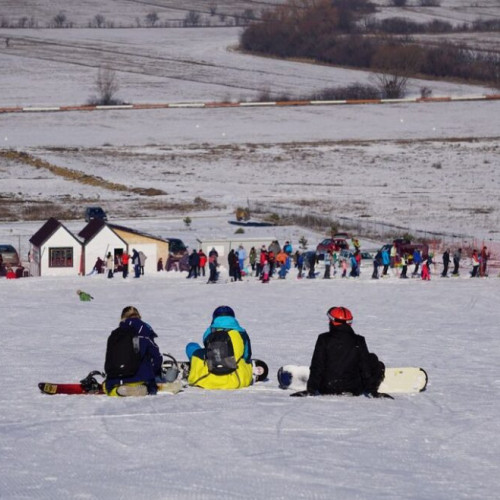 Municipiul invită turiștii să se bucure de zăpadă pe pârtii