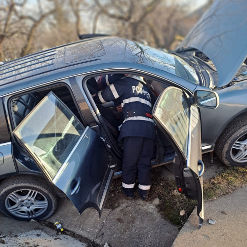 Accident rutier în Flămânzi, cu cinci persoane implicate