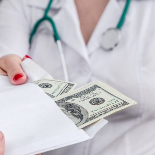 Profesor universitar cercetat pentru luare de mită