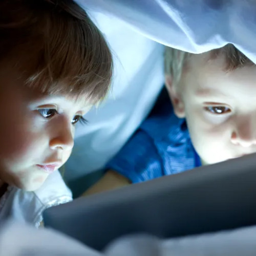 Dependenta de ecrane: o provocare pentru sanatatea mintala a copiilor