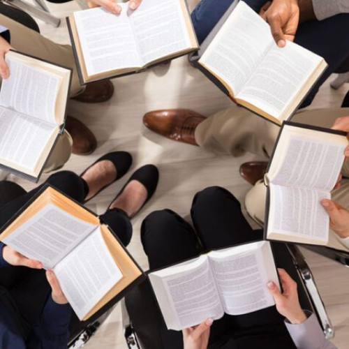 Seniorii din Buzău beneficiază de un nou Club de teatru și lectură