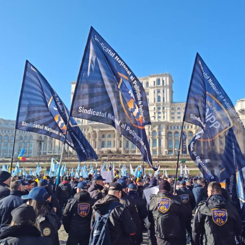 Protest masiv al polițiștilor și rezerviștilor în București
