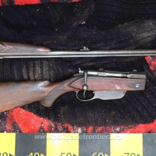 Arme și muniție descoperite de polițiștii de frontieră în urma perchezițiilor