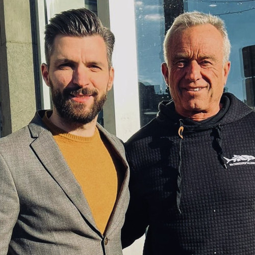 Beniamin Mincu, co-fondator al MultiversX, la evenimentul Crypto Ball alături de Robert Kennedy Jr.