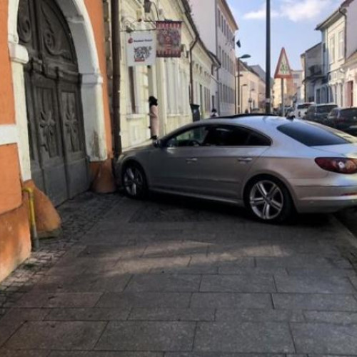 Trotuarele din Cluj, transformate în locuri de parcare neautorizate