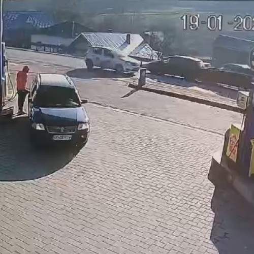 Accident rutier în Hudum: o șoferiță rănită