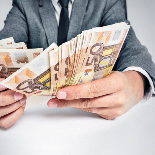 Tânăr păgubit de aproape 3.000 de euro într-o tranzacție cu un botosanean