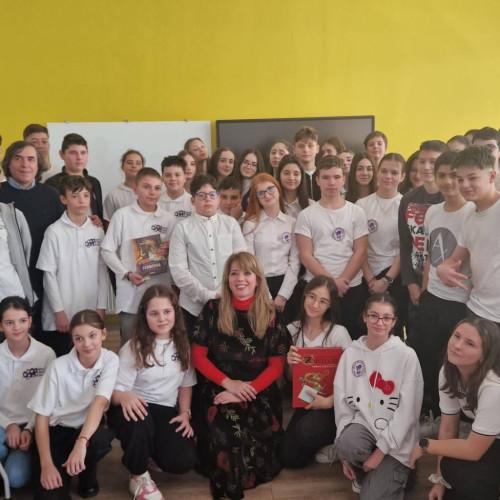 Întâlnire cu scriitorii la Școala Gimnazială "Mihai Viteazul" din Târgoviște