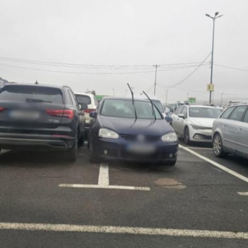 Un sofer din Cluj a ocupat două locuri de parcare în Vivo