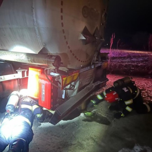 Accident pe DN 13 Brașov-Târgu Mureș, între un autotren și o autocisternă
