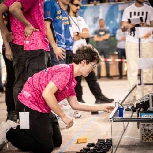 Echipa AiCitizens din Focșani s-a calificat la etapa națională a competiției FIRST Tech Challenge