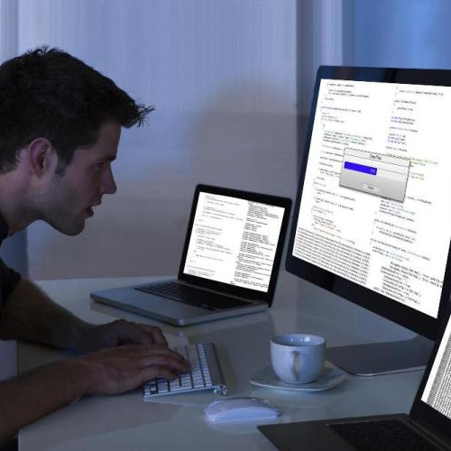 Un IT-ist avertizează proaspăt absolvenții despre alegerile carierei