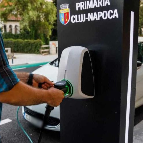 Revolta unui clujean față de stațiile de încărcare a mașinilor electrice