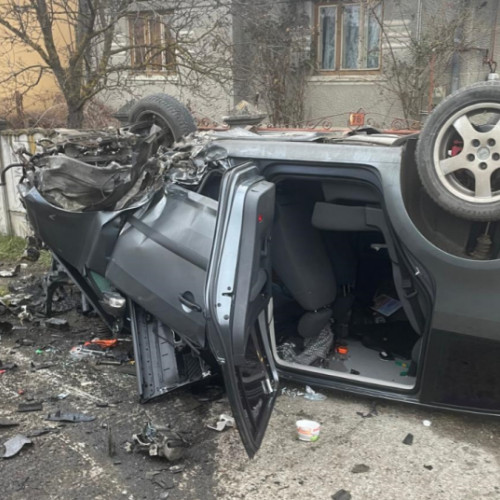 Pompierii din Dej intervin la un accident rutier pe strada Baia Mare