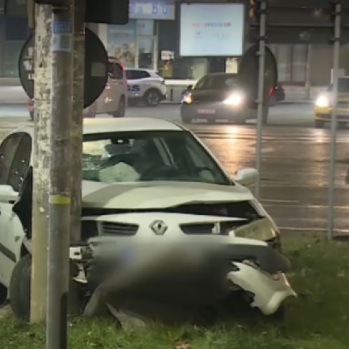 Accident cauzat de un şofer băut lângă pasajul Doamna Ghica