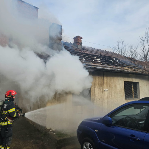 Incendiu devastator într-o clădire dezafectată din Dorohoi
